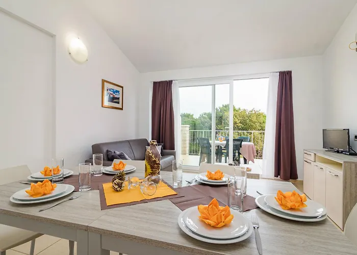 Aparthotel Kamenjak Runke