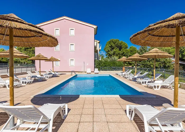 Hotel apartamentowy Kamenjak Runke 3*