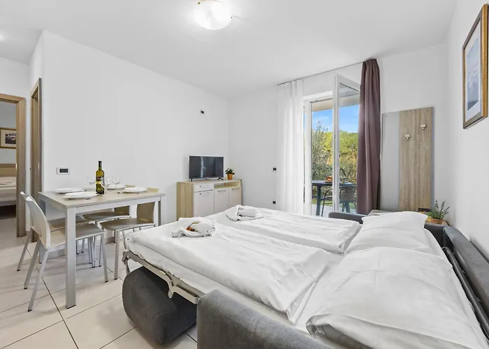 Kamenjak Runke Aparthotel 3*