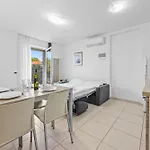Apartahotel Kamenjak Runke 3*