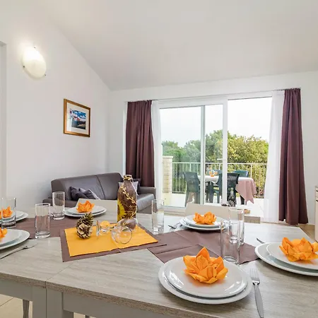 Aparthotel Kamenjak Runke