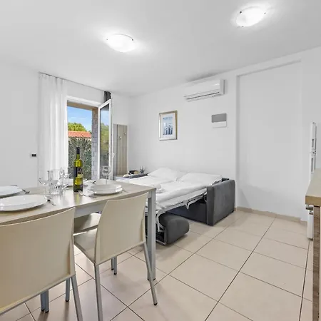 Lejlighedshotel Kamenjak Runke 3*